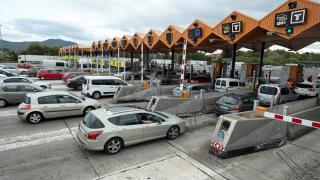 Coches en un peaje