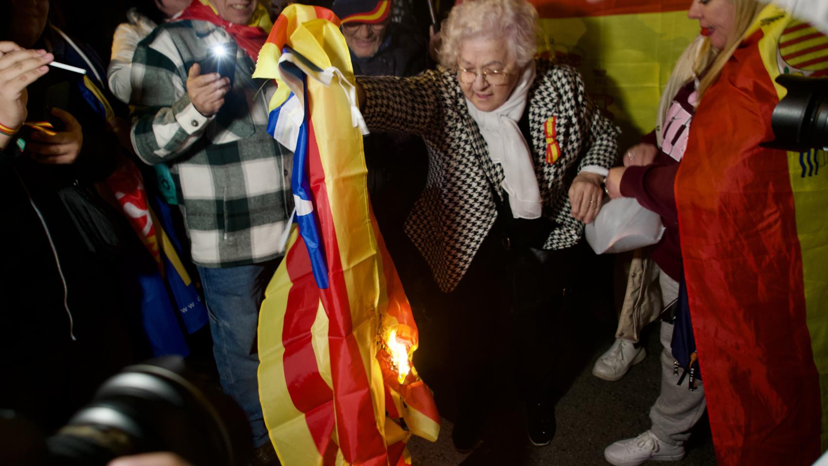 Manifestación contra la amnistía en la delegación del gobierno en Barcelona