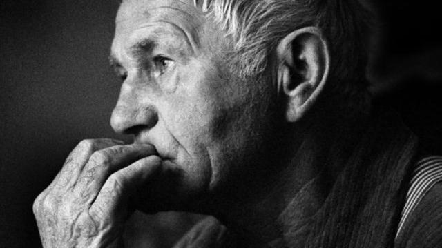 El escritor checo Bohumil Hrabal
