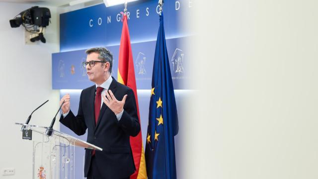 El ministro de la Presidencia, Relaciones con las Cortes y Memoria Democrática, Félix Bolaños, interviene durante una rueda de prensa tras registrar la ley de amnistía, a 13 de noviembre de 2023