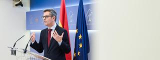 El ministro de la Presidencia, Relaciones con las Cortes y Memoria Democrática, Félix Bolaños, interviene durante una rueda de prensa tras registrar la ley de amnistía, a 13 de noviembre de 2023