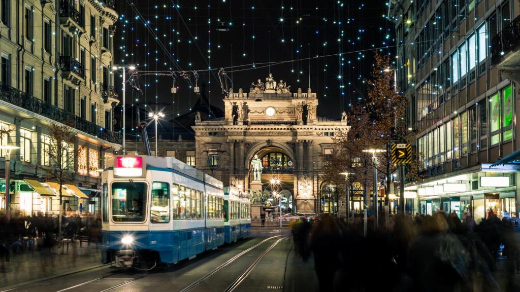 La Bahnhofstrasse és una de les artèries urbanes més populars de Zuric
