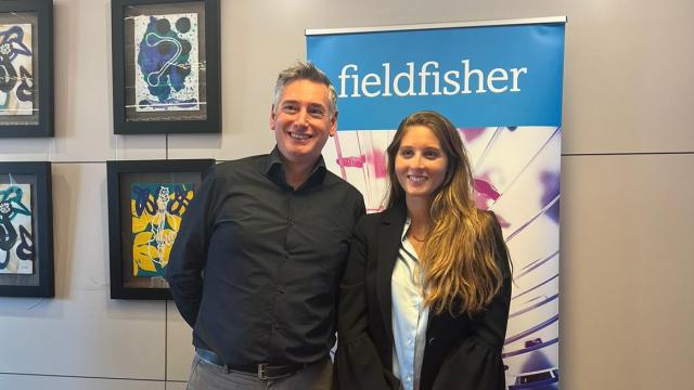 Murray Grainger, 'country manager' en España y Portugal de EQS Group, y Clara Camps, abogada de las áreas de penal y 'compliance' de Fieldfisher España