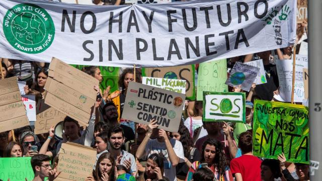 Jovenes se manifiestan por el cambio climático