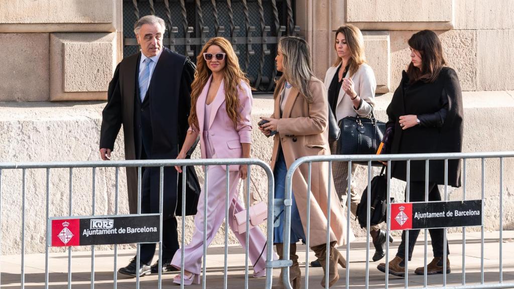 Shakira llegando al juicio