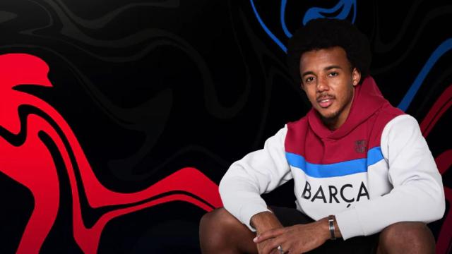 Jules Koundé posa en una publicidad del Barça para el Black Friday