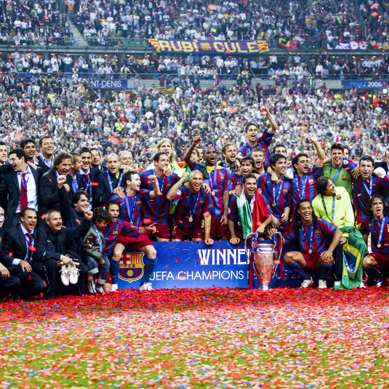 Los jugadores del Barça celebran la Champions que ganaron en 2006