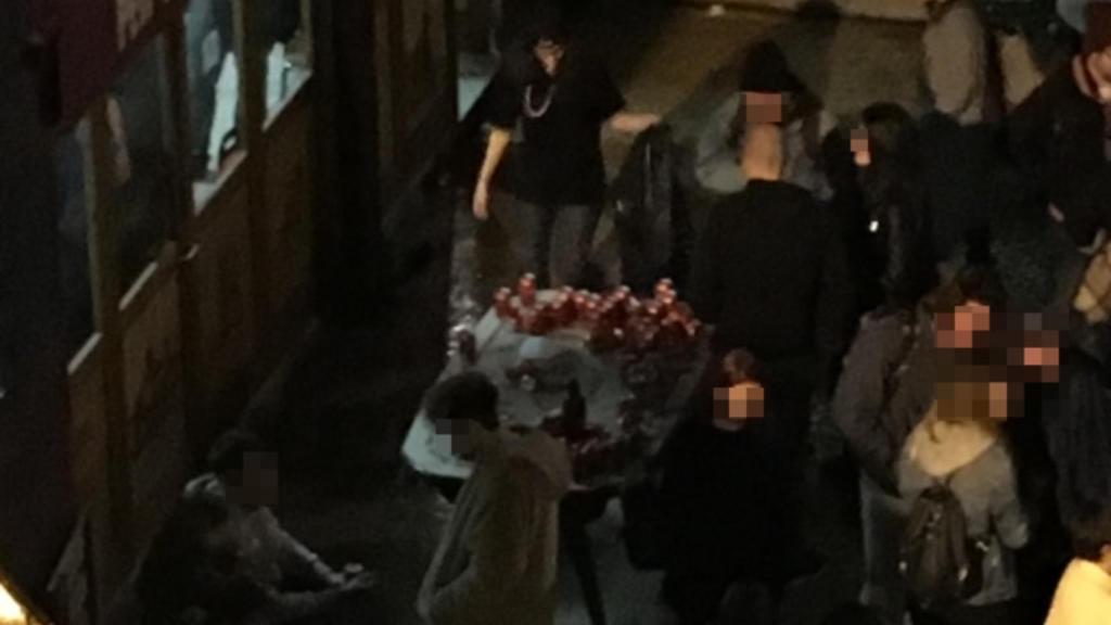 Bar de Can Vies funcionando en horario nocturno