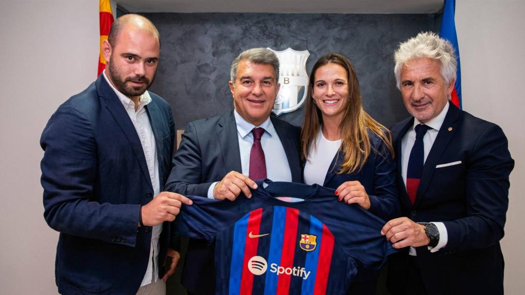 Zubizarreta, Laporta i Xavi Puig, en la renovació de Laia Codina amb el Barça Femení