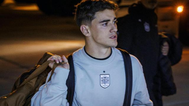 Gavi, a punto de coger un avión con la selección española