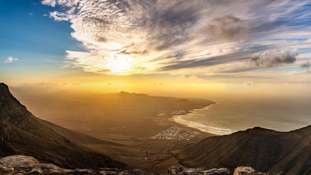 Vista de las playas de Lanzarote desde un volcán