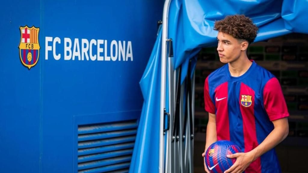 Noah Darvich, representado por la agencia Leaderbrock, en su presentación con el Barça B