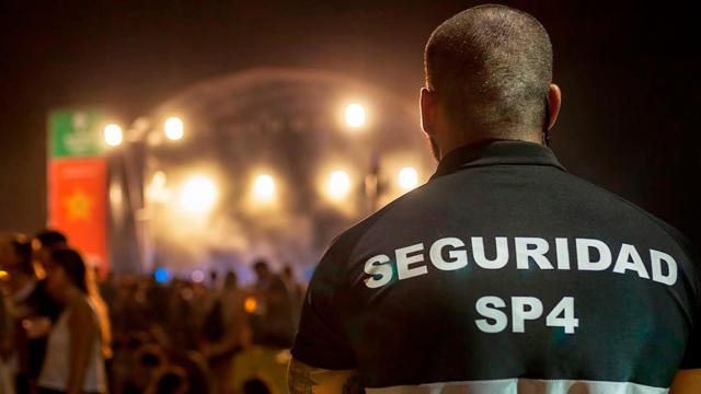 Un vigilante de SP4 en un concierto en la zona del Fòrum de Barcelona