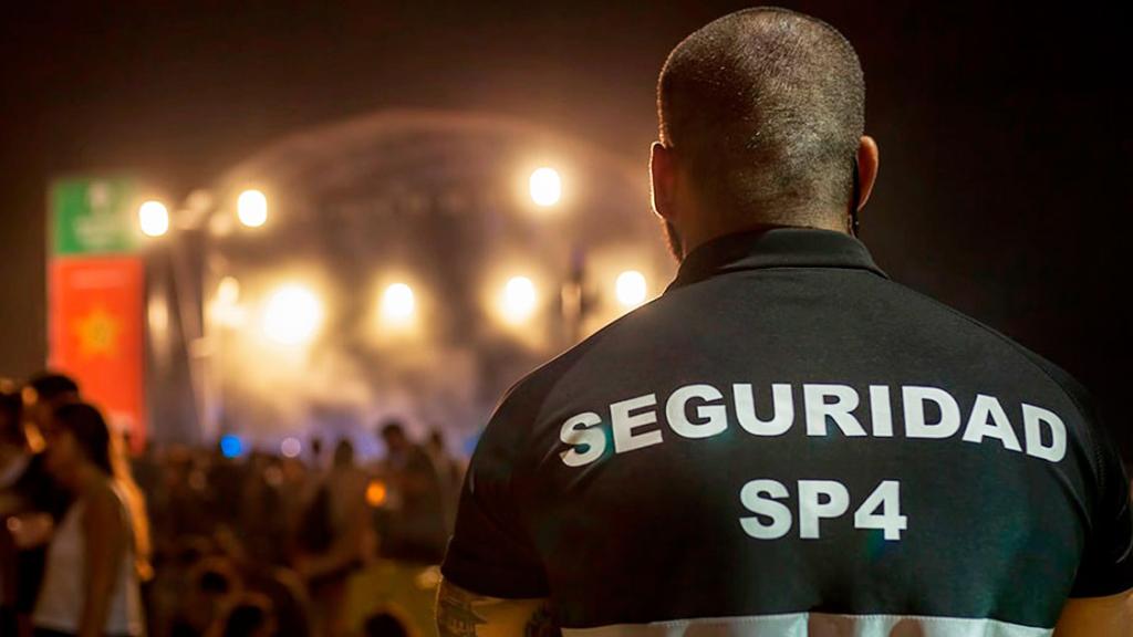 Un vigilant de SP4 en un concert a la zona del Fòrum de Barcelona