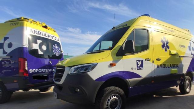 Imagen de dos vehículos de Grup La Pau en Euskadi