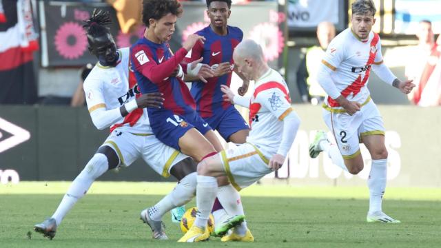 Joao Félix, con problemas para controlar el balón ante el Rayo