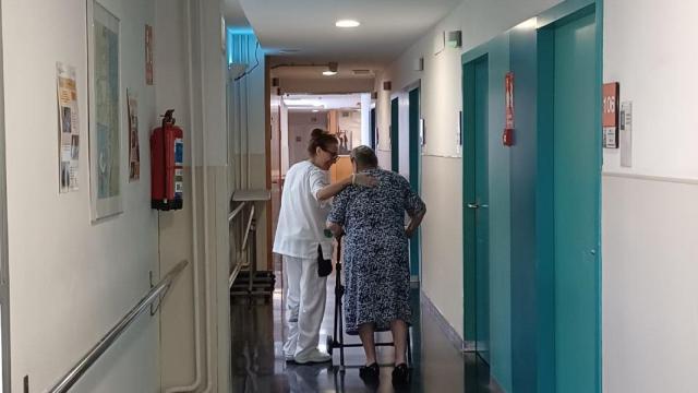 Interior de la residencia de gente mayor Feixa Llarga de l'Hospitalet de Llobregat