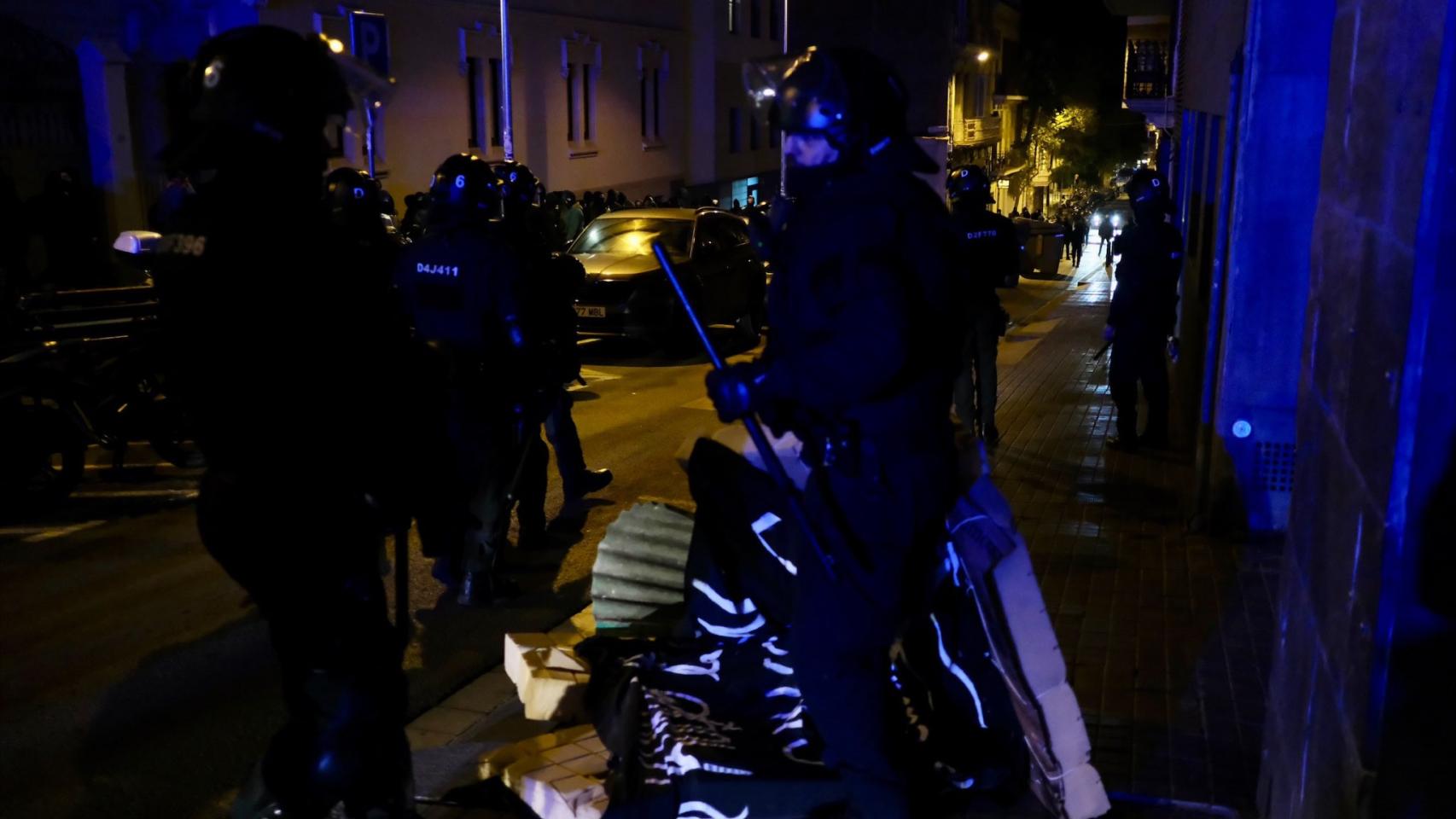 Los Mossos d'Esquadra en el desalojo de los edificios de La Bonanova