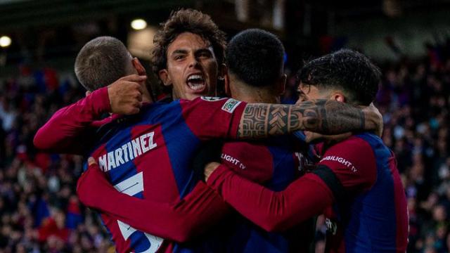 Joao Félix celebra su gol con los compañeros en el Barça-Oporto