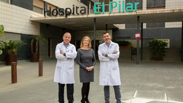 La doctora Marta Guzmán (i), gerente de El Pilar, cuando fue nombrada