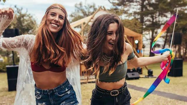 Dos chicas en un festival / ECOGOTS