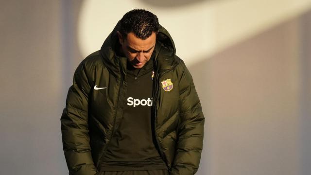 Xavi Hernández, cabizbajo durante un entrenamiento del FC Barcelona