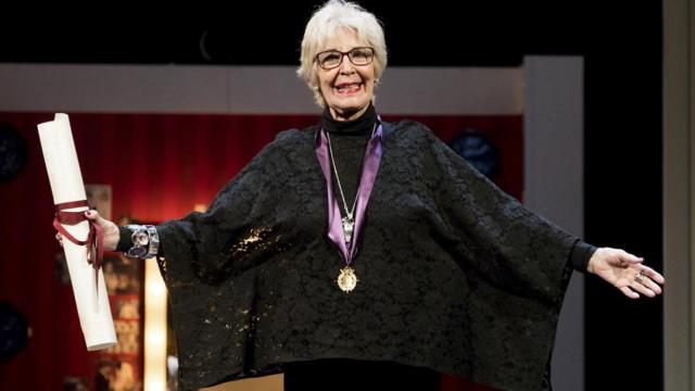 Concha Velasco, al recibir un premio por su carrera