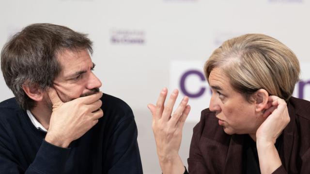 Ada Colau, en una reunión de la cúpula de los comunes con Ernest Urtasun (i)
