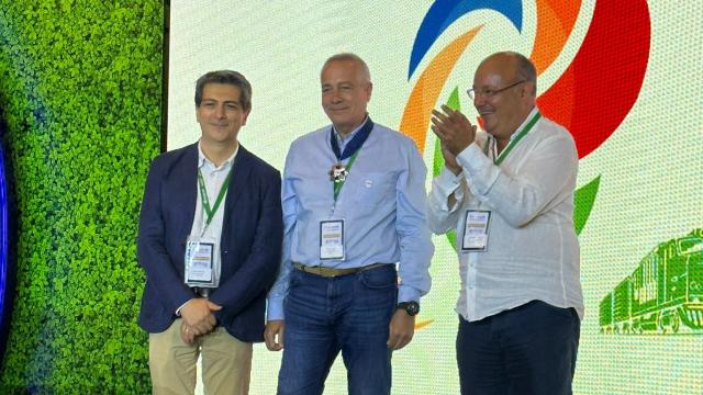 Pere Navarro recibe la medalla de mérito de la Federación Colombiana de Agentes Logísticos en Comercio Internacional