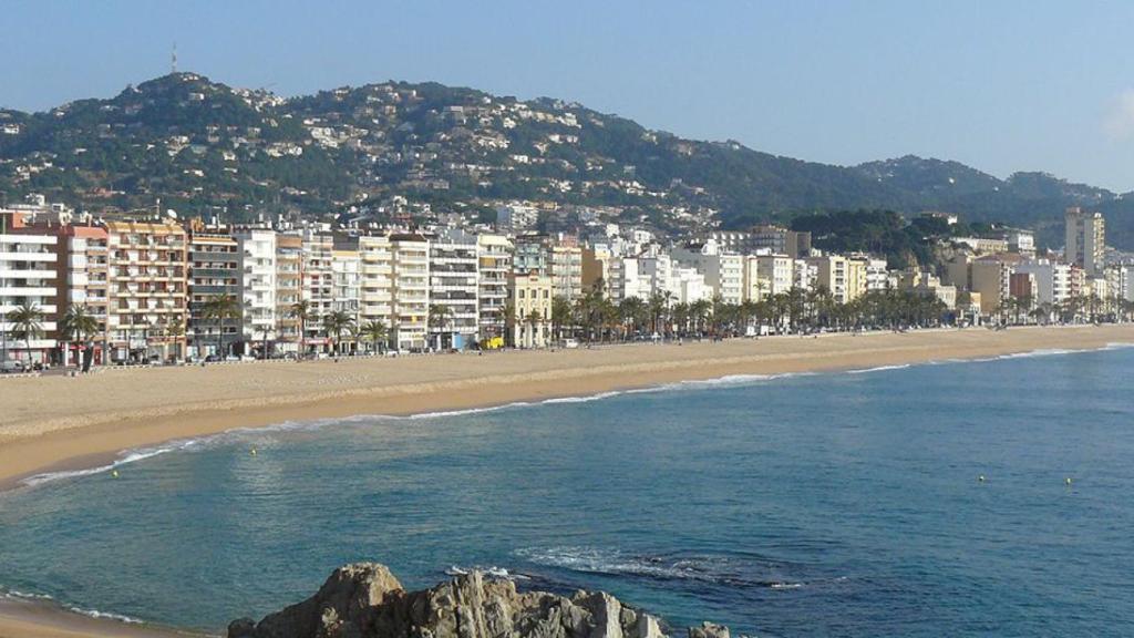 Bloques de pisos en primera línea de playa en Lloret de Mar