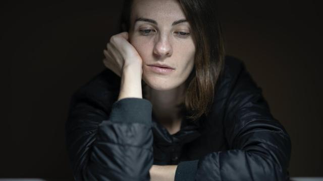 Una mujer bajo los efectos de la depresión