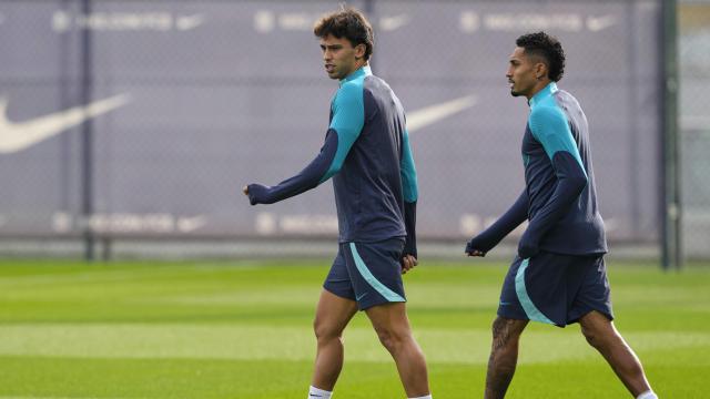 Joao Félix y Raphinha, saliendo a entrenar con el FC Barcelona