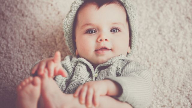 Bebé niño sonriente
