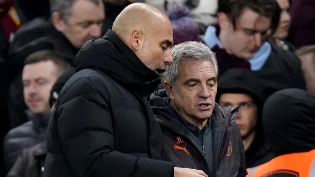 Pep Guardiola da indicaciones en la derrota del Manchester City contra el Aston Villa