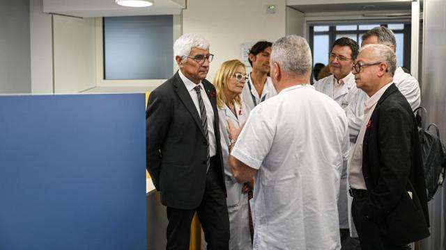 El conseller de Salud, Manel Balcells, visita las nuevas instalaciones del Clínic para la atención del VIH y enfermedades infecciosas