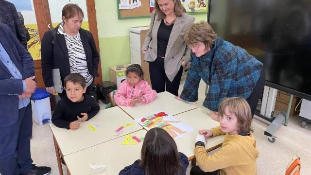 La 'consellera' de Educación, Anna Simó, en un colegio de Aran