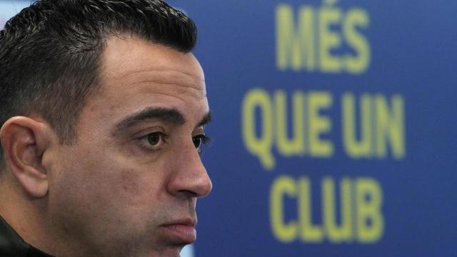 Xavi se posiciona a favor de la cláusula del miedo en rueda de prensa
