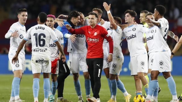 Los jugadores del Girona celebran su victoria ante el Barça
