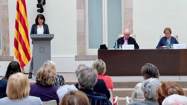 La presidenta del Parlament, Anna Erra, junto al ex Síndic de Greuges, Rafael Ribó y la posconvergente Núria de Gispert