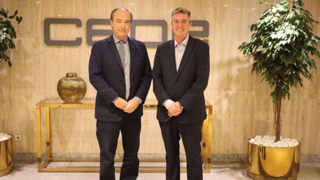 José Alberto González Ruiz (i.), secretario general de la CEOE y Antonio Carroza (d.), presidente de Alquiler Seguro