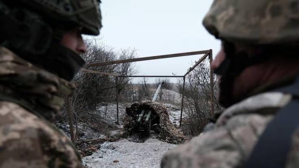 Dos soldats, al front d'Ucraïna contra Rússia