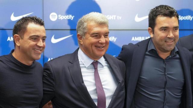Xavi, Deco y Laporta, juntos en un acto del Barça