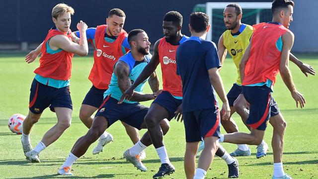 Sergiño Dest, durante un entrenamiento con el Barça