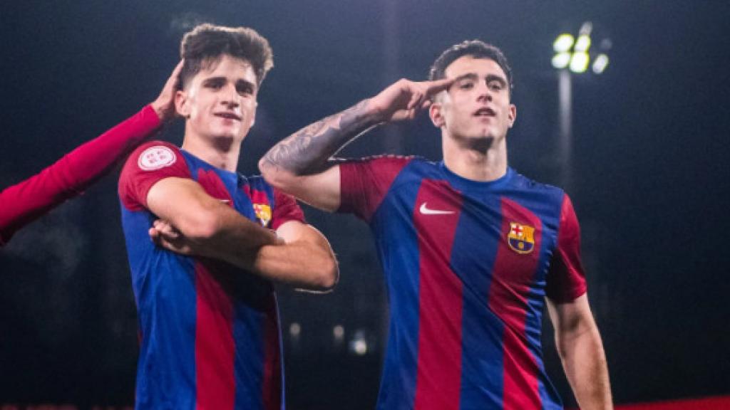Pau Víctor i Ángel Alarcón celebren un gol del Barça B contra la Ponferradina