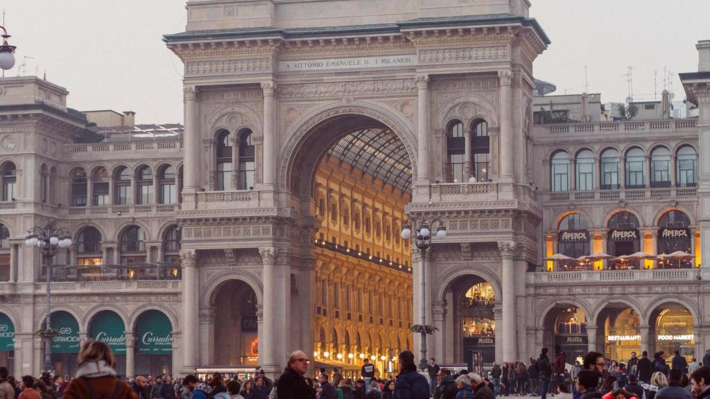 Piazza del Duomo, punto neurálgico donde se yergue el Duomo, la Catedral gótica de Milán