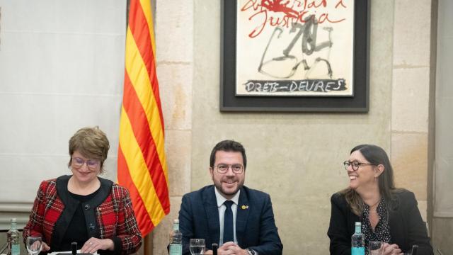 La 'consellera' de Educación, Anna Simó, el presidente de la Generalitat, Pere Aragonès, y la secretaria general de Educación, Patricia Gomá