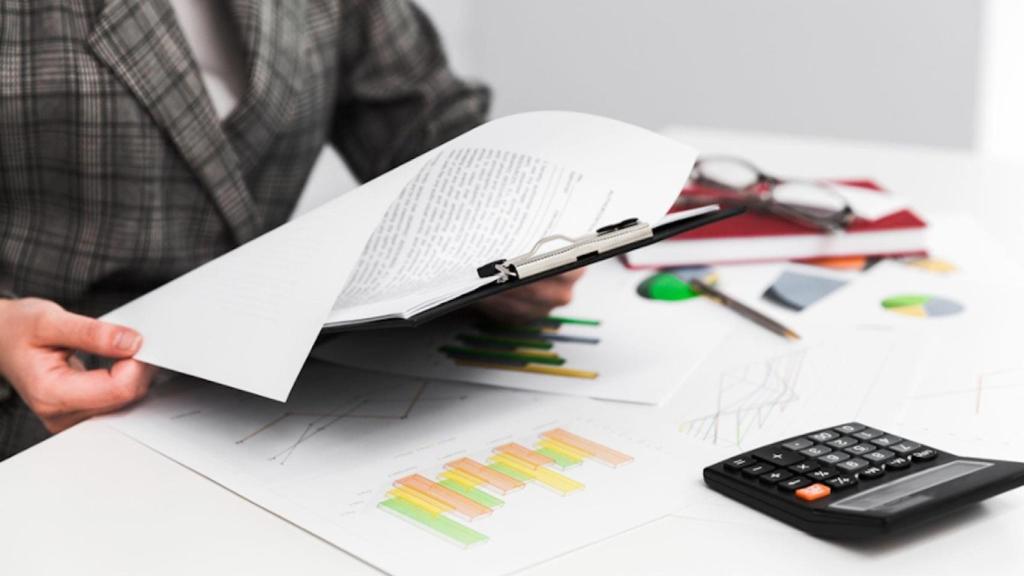 Consulta de documentació amb una calculadora sobre la taula