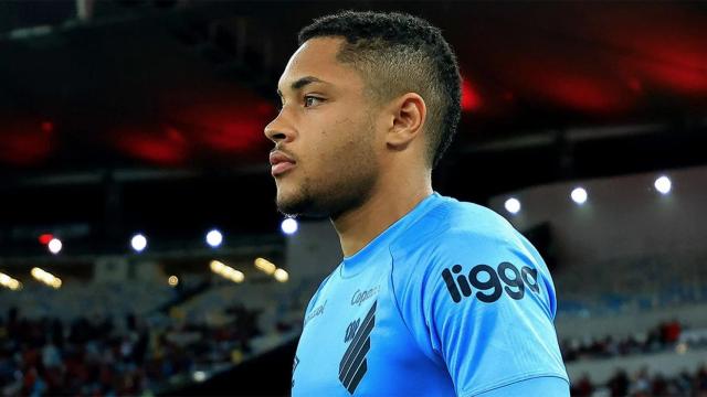 Vitor Roque, durante un partido con Athletico Paranaense