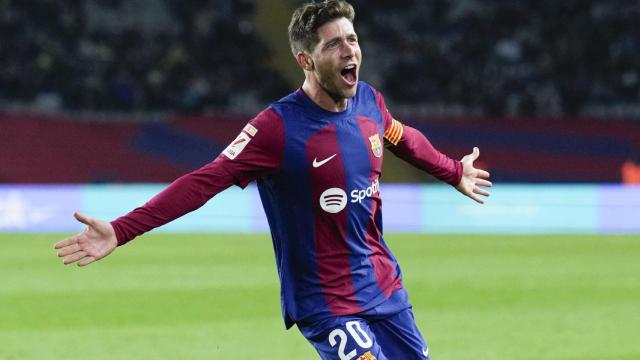 Sergi Roberto celebra uno de sus dos goles al Almería