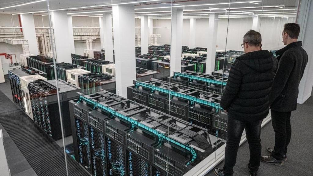 El MareNostrum 5, con miles de procesadores que trabajan en paralelo, permite afrontar el cambio climático, la medicina de precisión, el diseño de chips, un sistema de  aviación más sostenible y la búsqueda de nuevas fuentes de energía